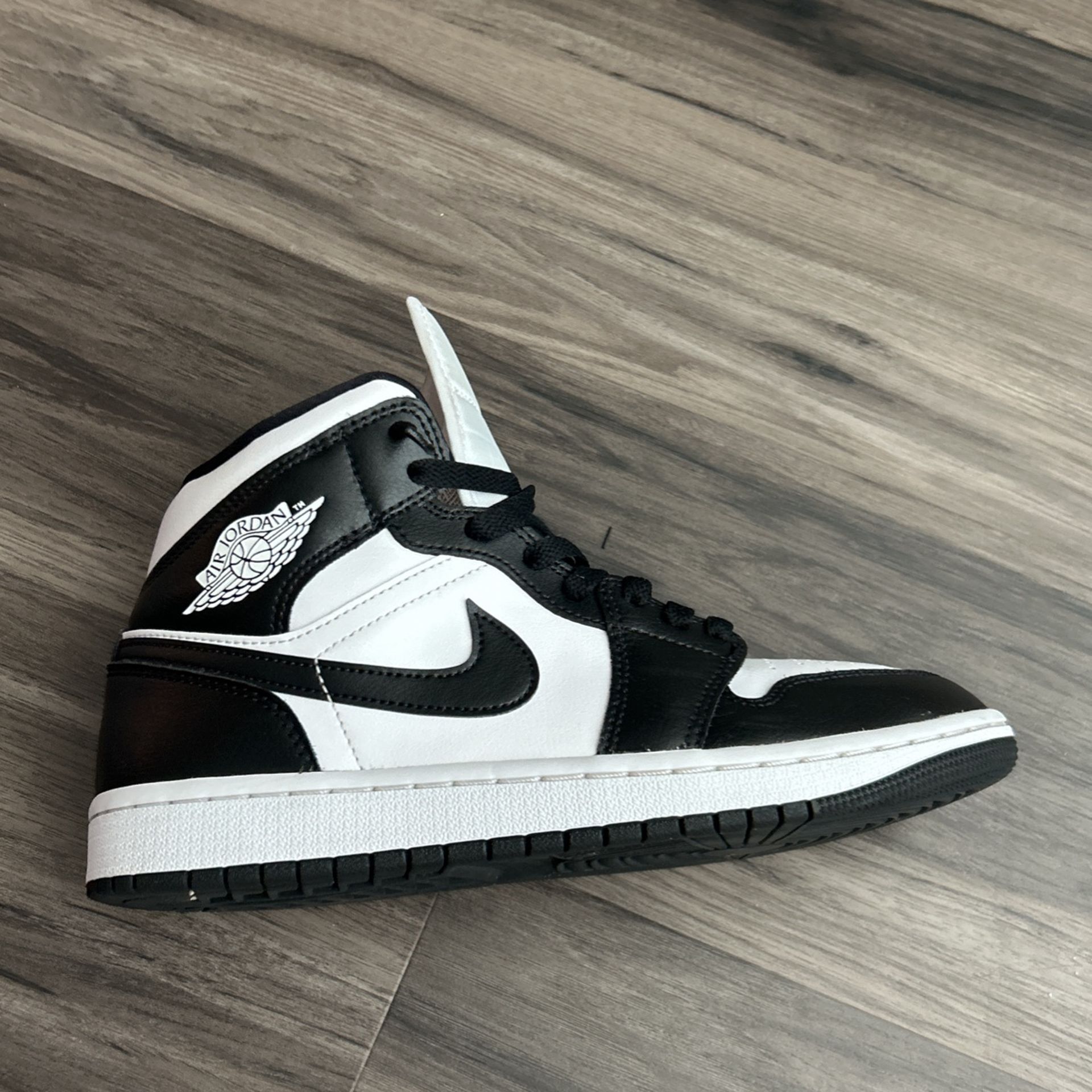 Jordan 1 Mid 