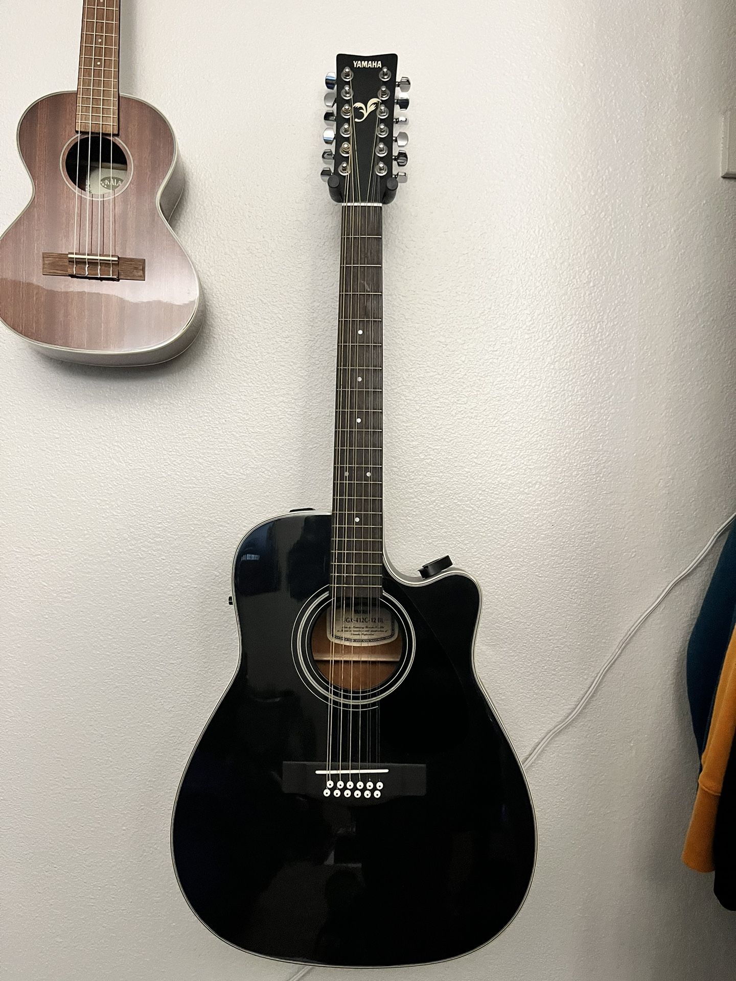 Yamaha FGX-412C-12 BL, 12-string electric cutaway acoustic