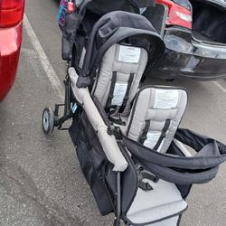 Gaggle Foundations Triple Stoller Like New 