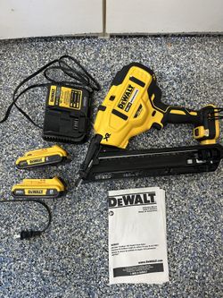 DeWalt 20V 15-Gauge Finish Nailer Kit 