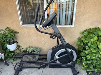Pro-form Elliptical Carbon E7