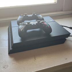 PS4 +2 Controllers 