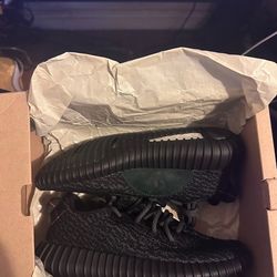 Yeezy 350 Pirate black size 4.5