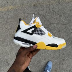 Jordan retro 4 vivid sulfur 