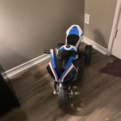 The kids BMW motorcycle with radio power