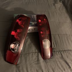 04-12 Chevy Colorado or Cheyanne tail lights