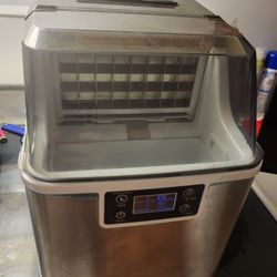 Insignia Ice Maker