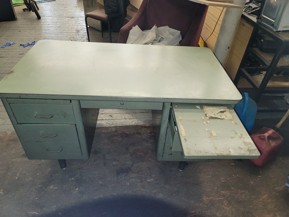 Heavy Duty Work Table