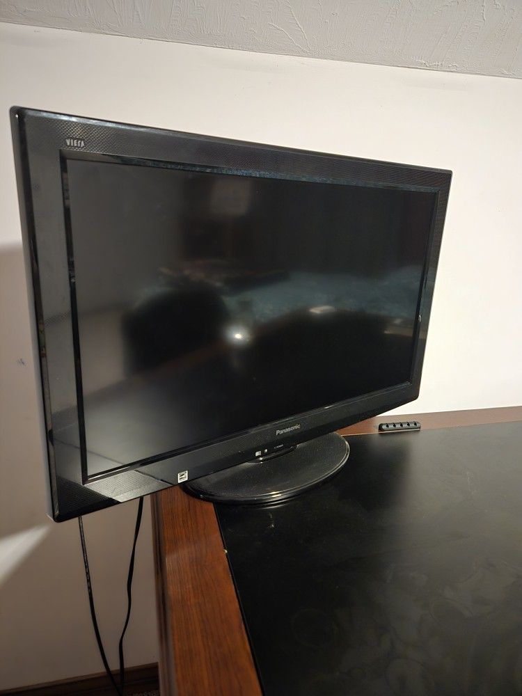 Panasonic 32" TCL32X2 LCD TV