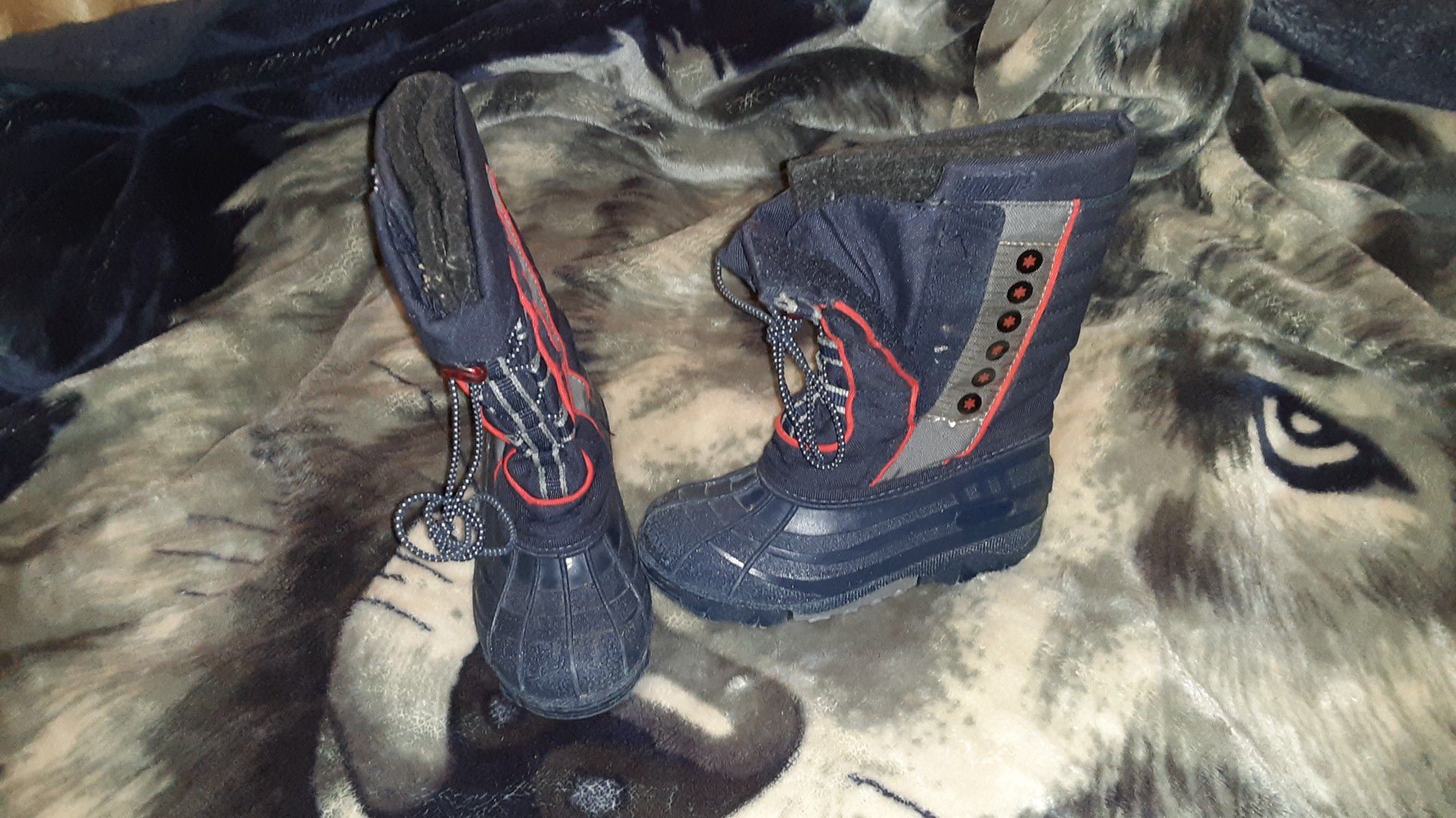 Kids size 13 snow boots