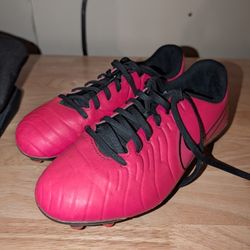 Nike Soccer Cleats Size 5 