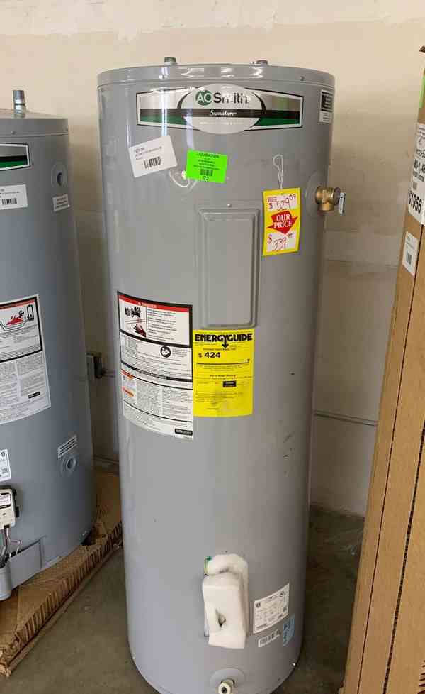 NEW AO SMITH WATER HEATER WITH WARRANTY 50 gallon Q8YG
