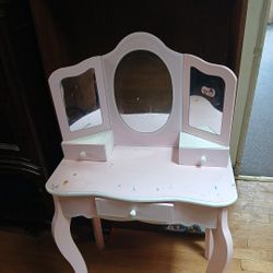 Kids make up table