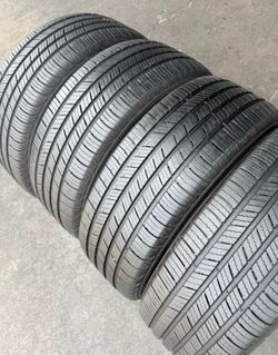 225 65 17 Michelín I'm selling this set of tires with 80% life left on all 4
