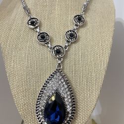Gorgeous Silver Tone Necklace With Sparkly Rhinestone Pendant 24” Inches