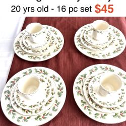 Vintage, Holly Berry 16 Christmas dishes by World bazar