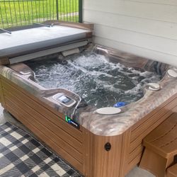 Hot Springs Hot Tub For Two. (110 Volt)