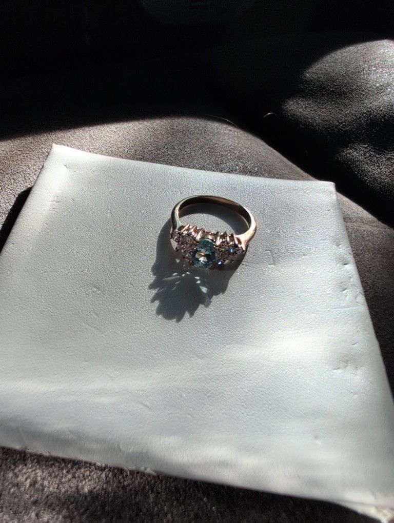 Ring Yellow Gold with Blue Topaz and Crystal Stones