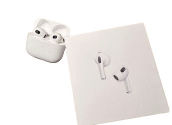Apple AirPods (3rd generation) with Lightning Charging Case