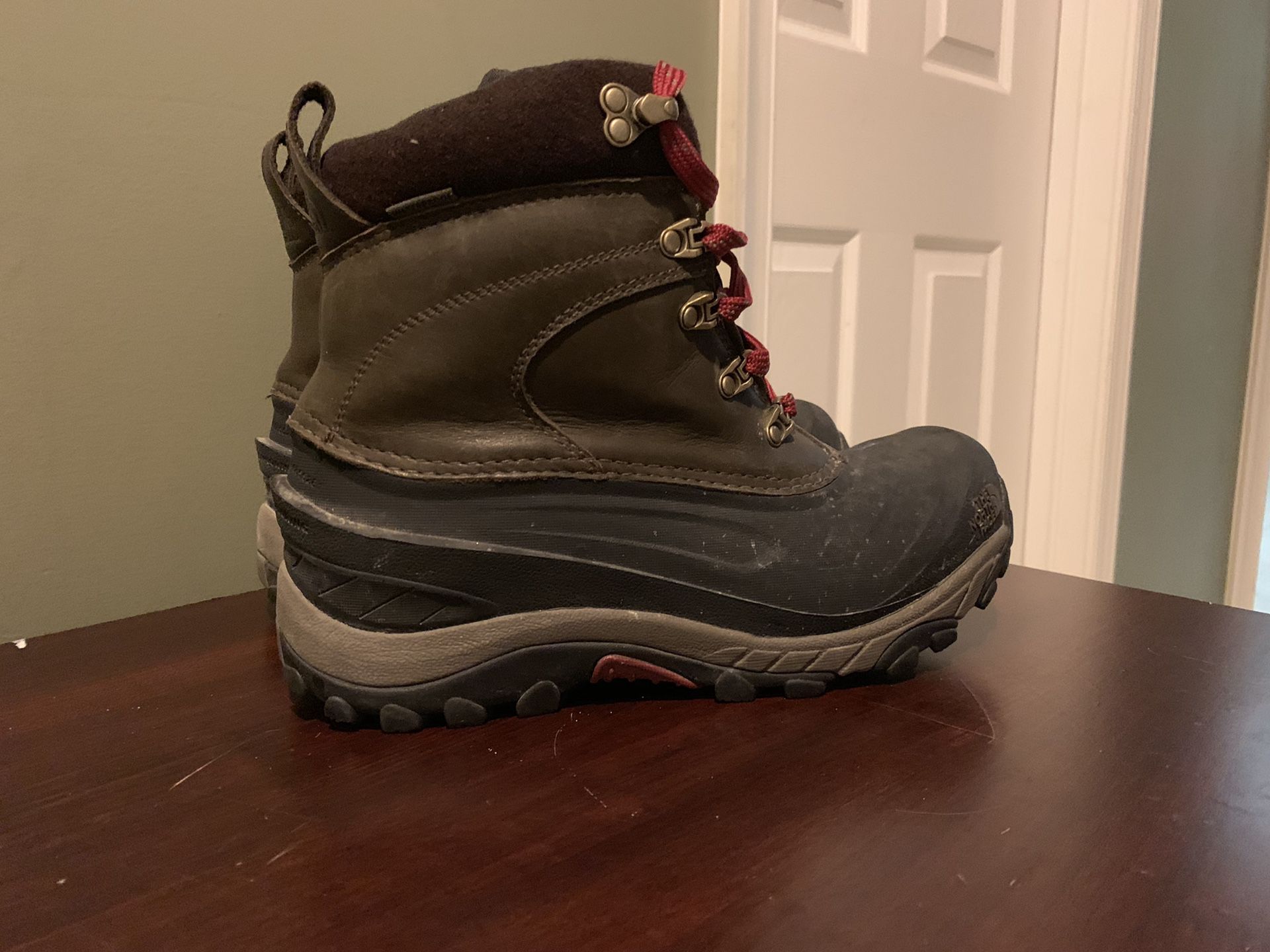 North Face Men’s boots size 8.5