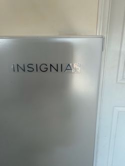 INSIGNIA 7.1 Cu. Ft. Garage Ready Upright Freezer