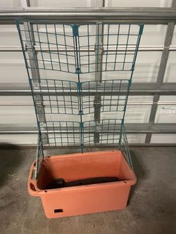 Ground planter with trellis