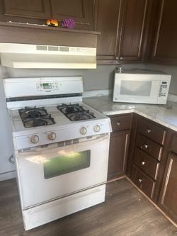 Maytag White Gas Range Stove/ microwave