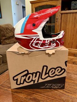Troy Lee Designs D3 Fiberlite Full Face Helmet  size Medium – NEW w/ Box (Red Slant)