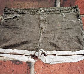 Women's jean shorts black by "Serra" (NWOT) Size 16/18 Run's Big fits like a 20/22