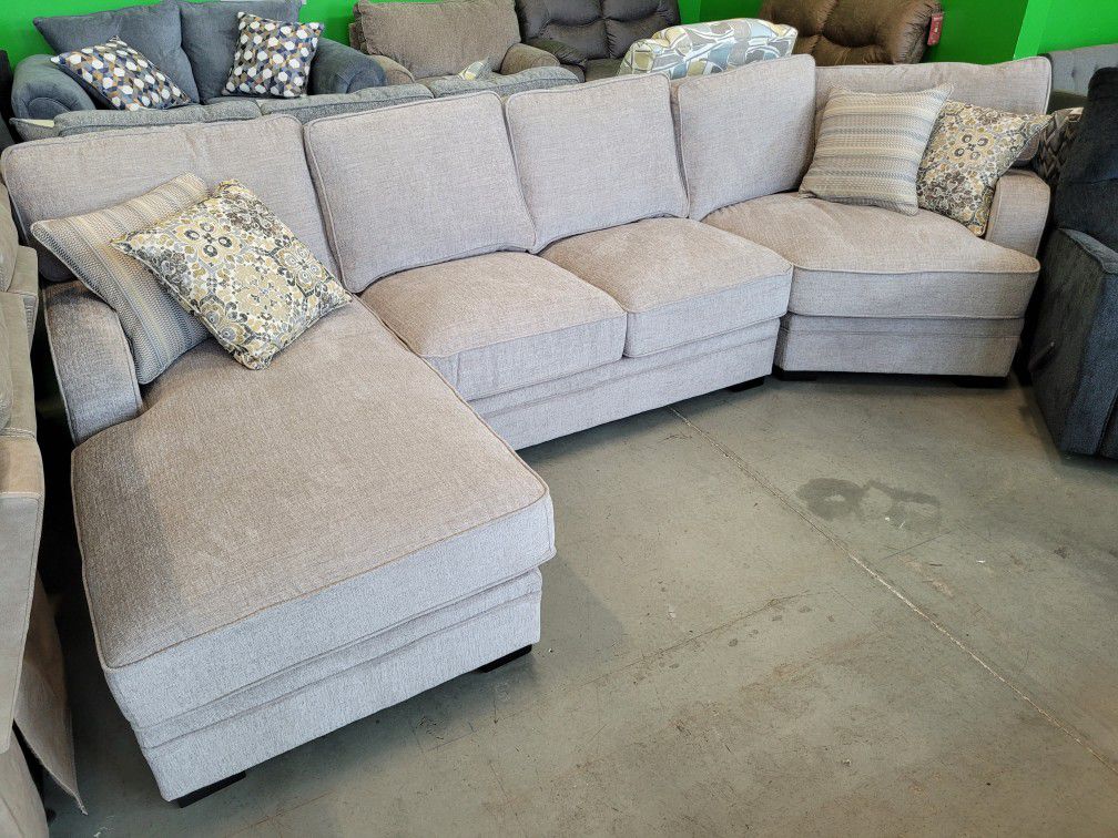 💜 Clearance Sectionals - Not Many Left!
