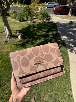 Coa ch Signature Crossbody Bag with Chain Strap