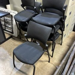 Black Cushioned Work Chair