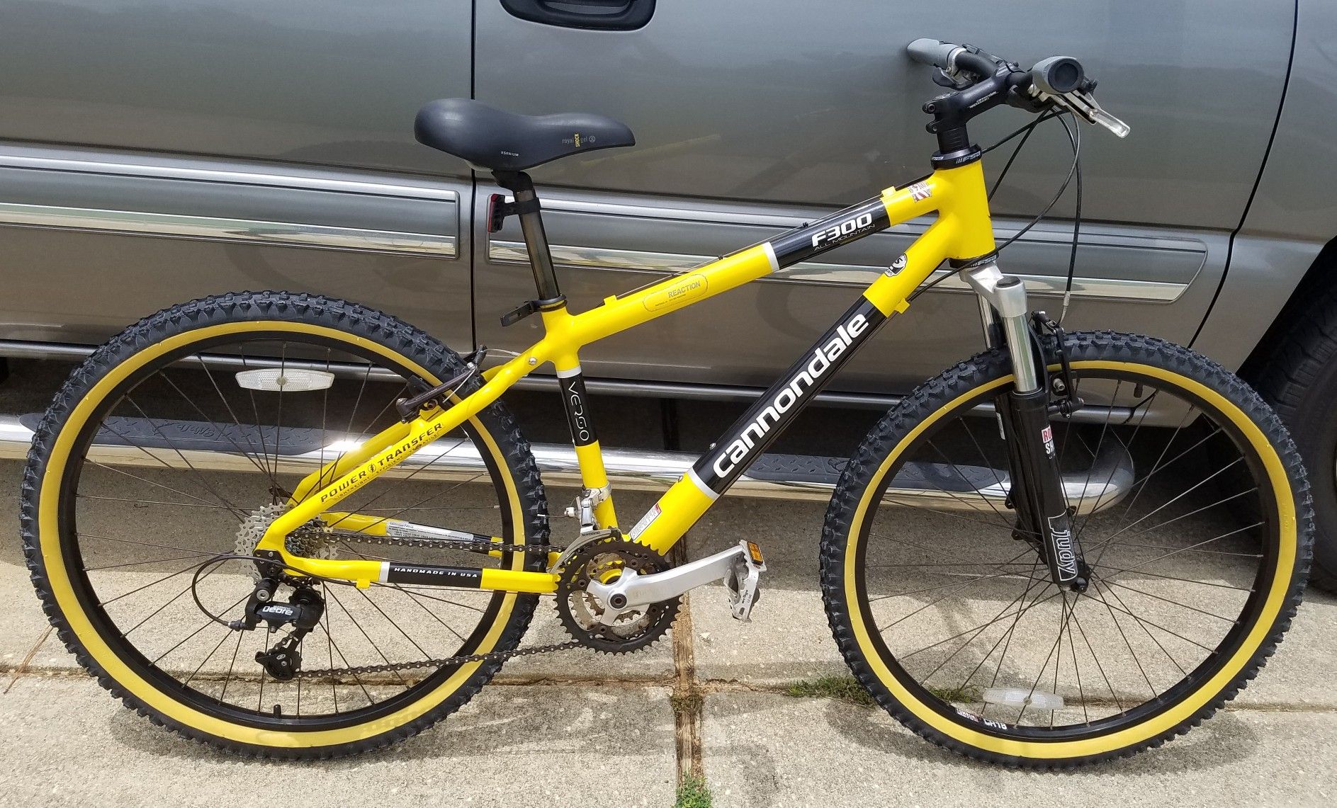 Cannondale F300 Mountain Bike (20" Frame, 26" Wheels, 24 Speeds