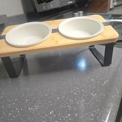 Elevated cat dishes and Food Keeper