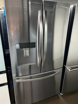 OPEN BOX LG FRENCH STYLE REFRIGERATOR STANDARD SIZE