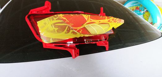 2020 Elantra bumper reflector brand new. Original price 160.00$