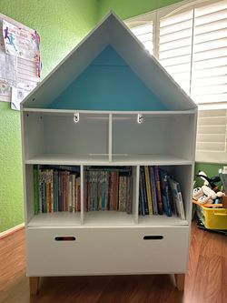 Kids bookshelf