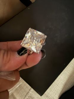 8-9 CT CZ,VERY SPARKLY VERY DIAMOND LIKE size 6.5
