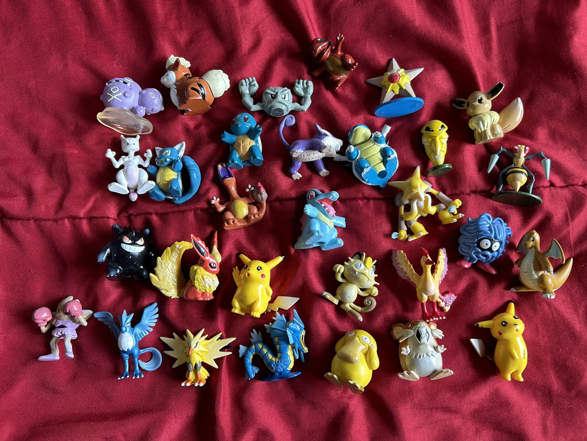 Lot Of 30 Vintage Tomy CGTSJ Pokémon Mini Figures