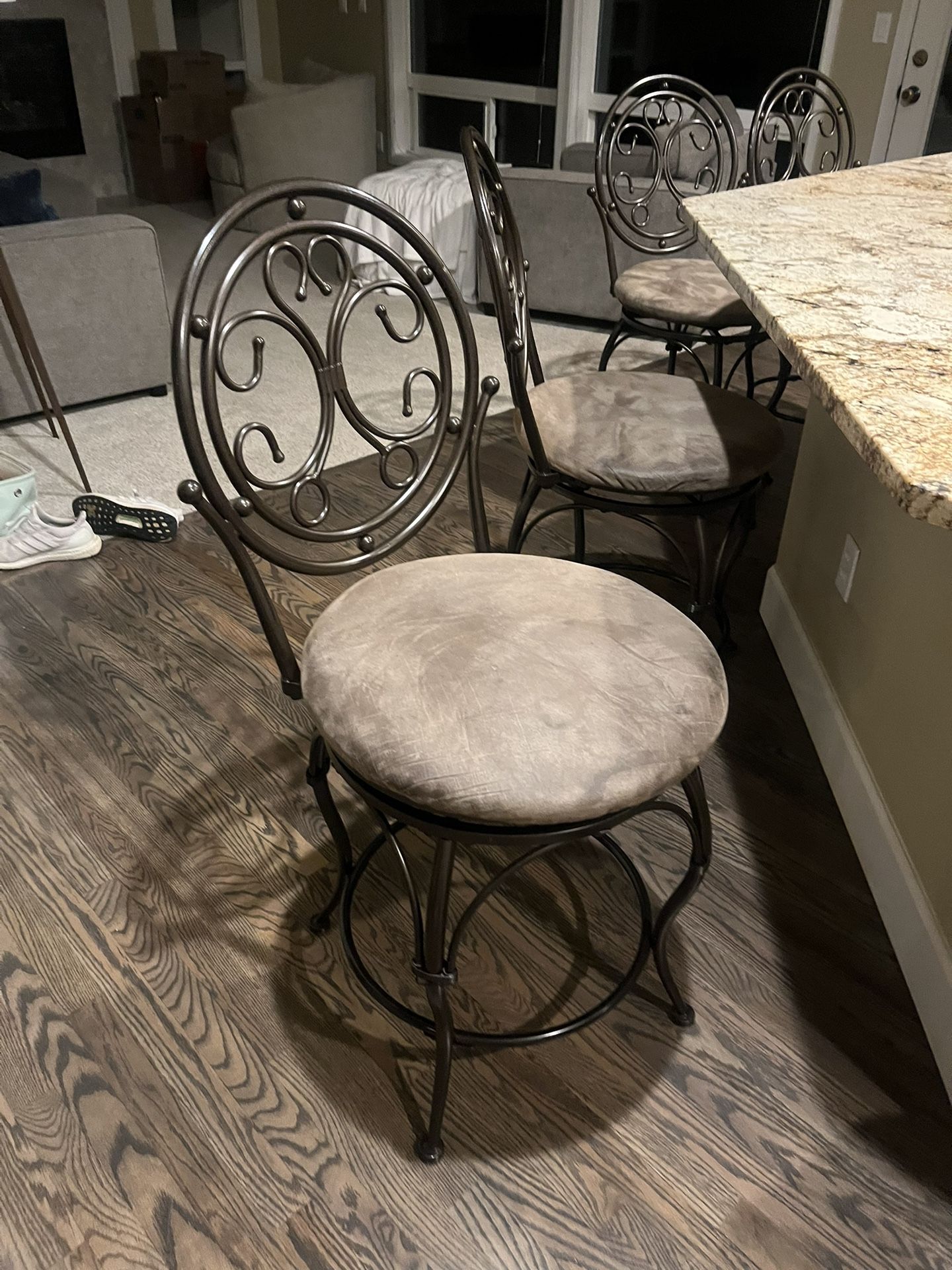 4 Metal Bar Stools