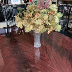 Christmas decorations 10” Tall glass vase with gold flowers Like New