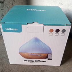 NEW! Oil Aroma Diffuser Humidifier (w/8 Bottles of Oils) LED Night Light w/14 different colors.
