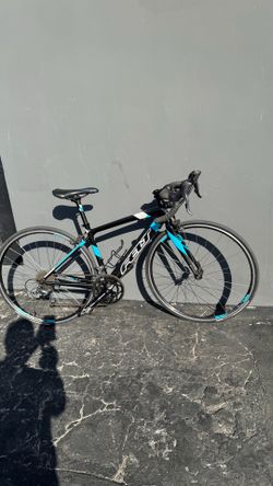 52 petite felt carbon fiber road bike. Shimsno claris