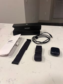 Whoop 4.0 Fitness Tracker — Complete Kit, Little Wear