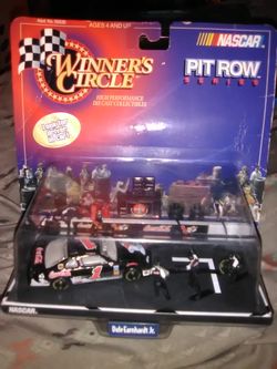Winner's circle pit row