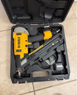 DeWalt DA 16GA Finish Nailer with Case