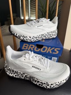 Brooks womens’ running shoes, black and white with a hint of grey, size 6.5
