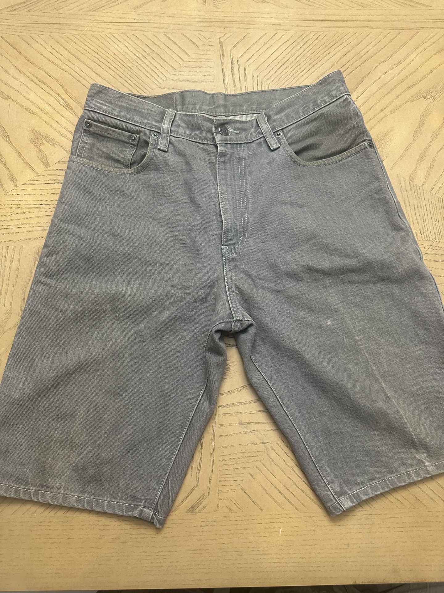 Levi's 569 Loose Straight denim shorts in a gray wash. 12” size 30