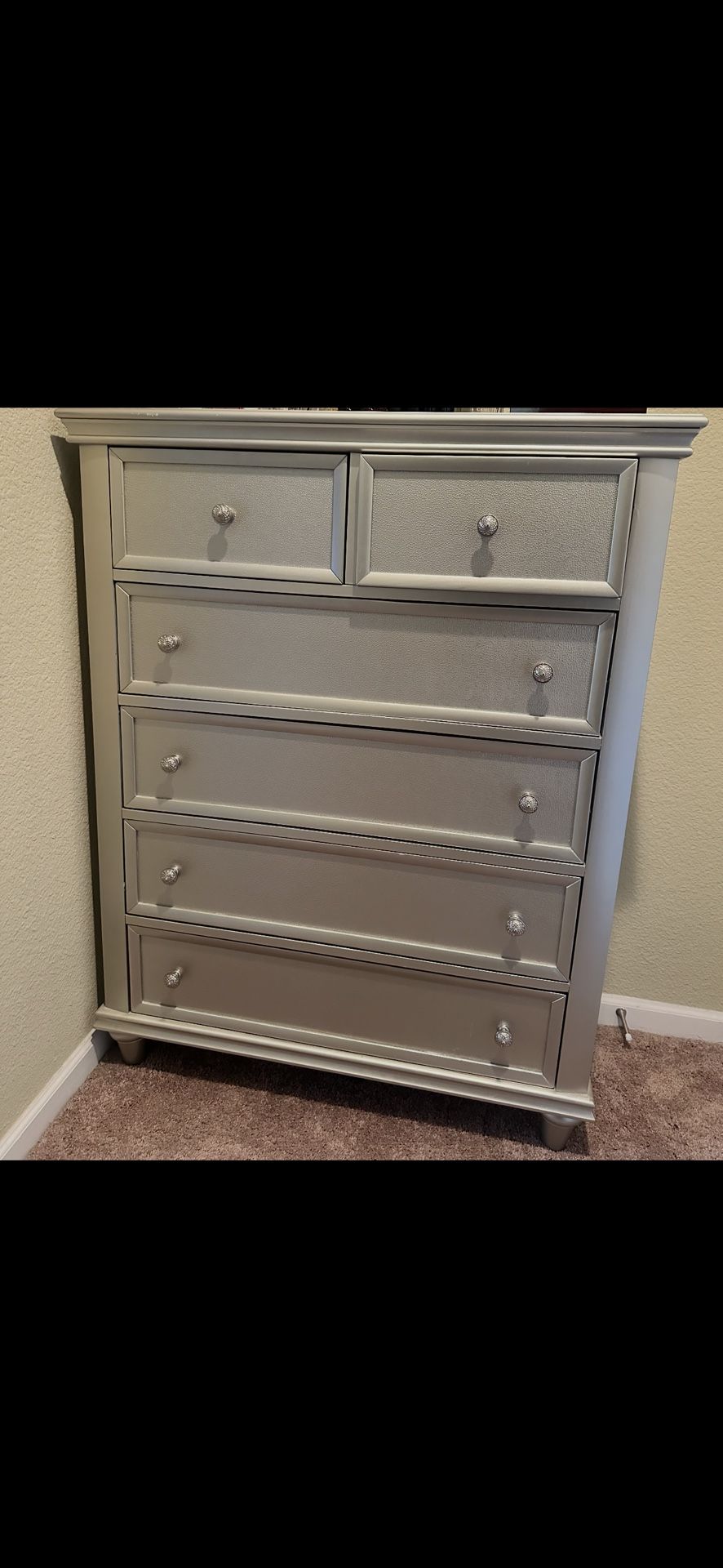 Bedroom Set/Dressers/Nightstand
