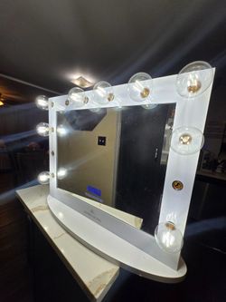 IMPRESSIONS Hollywood Glow Vanity with BT